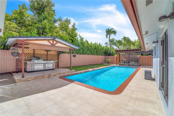 $880,000 | 10615 Southwest 129th Court, Miami, FL 33186