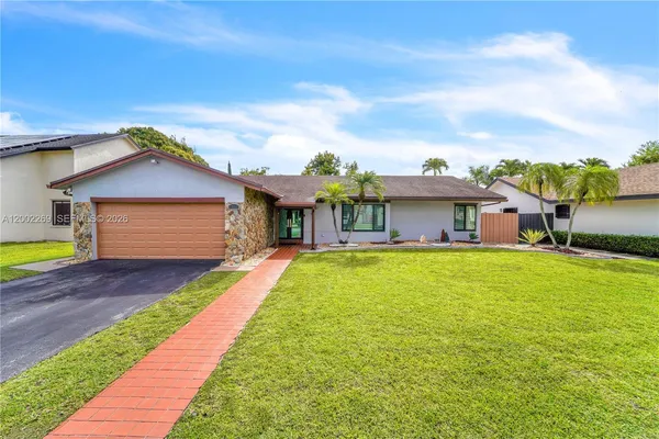 $880,000 | 10615 Southwest 129th Court, Miami, FL 33186