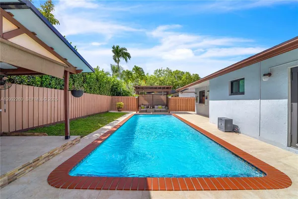 $880,000 | 10615 Southwest 129th Court, Miami, FL 33186