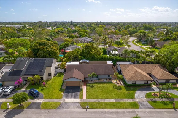 $880,000 | 10615 Southwest 129th Court, Miami, FL 33186