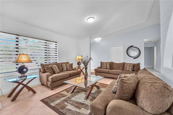 $880,000 | 10615 Southwest 129th Court, Miami, FL 33186