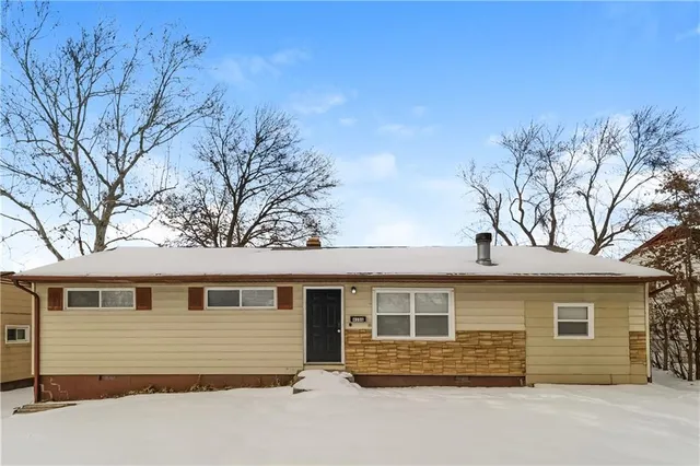 $1,515 | 6108 East 149th Street, Grandview, MO 64030