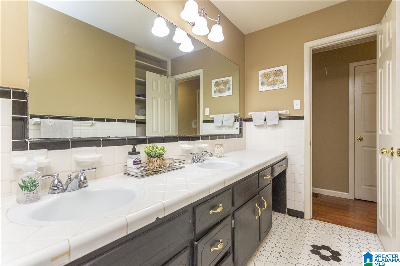136 Franklin Road Fultondale, AL 35068 - Photo 16 of 29