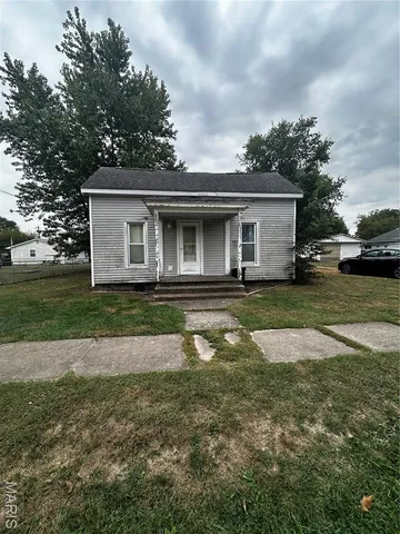 $30,000 | 111 West Middleton Street, Witt, IL 62094