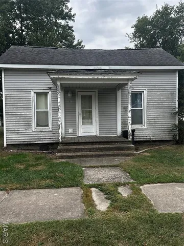 $30,000 | 111 West Middleton Street, Witt, IL 62094