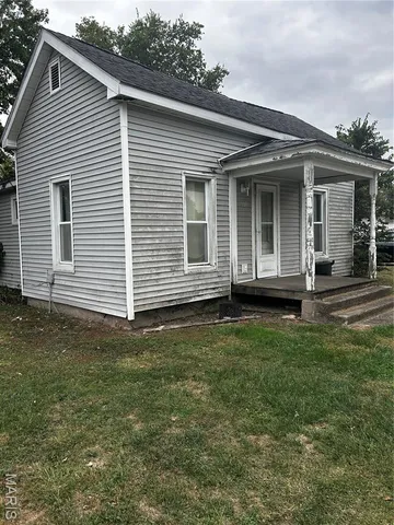 $30,000 | 111 West Middleton Street, Witt, IL 62094