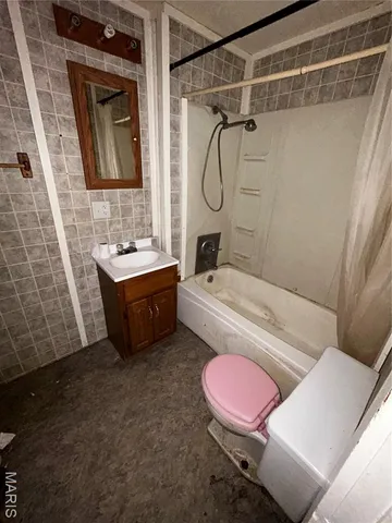 $30,000 | 111 West Middleton Street, Witt, IL 62094