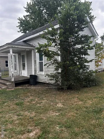 $30,000 | 111 West Middleton Street, Witt, IL 62094