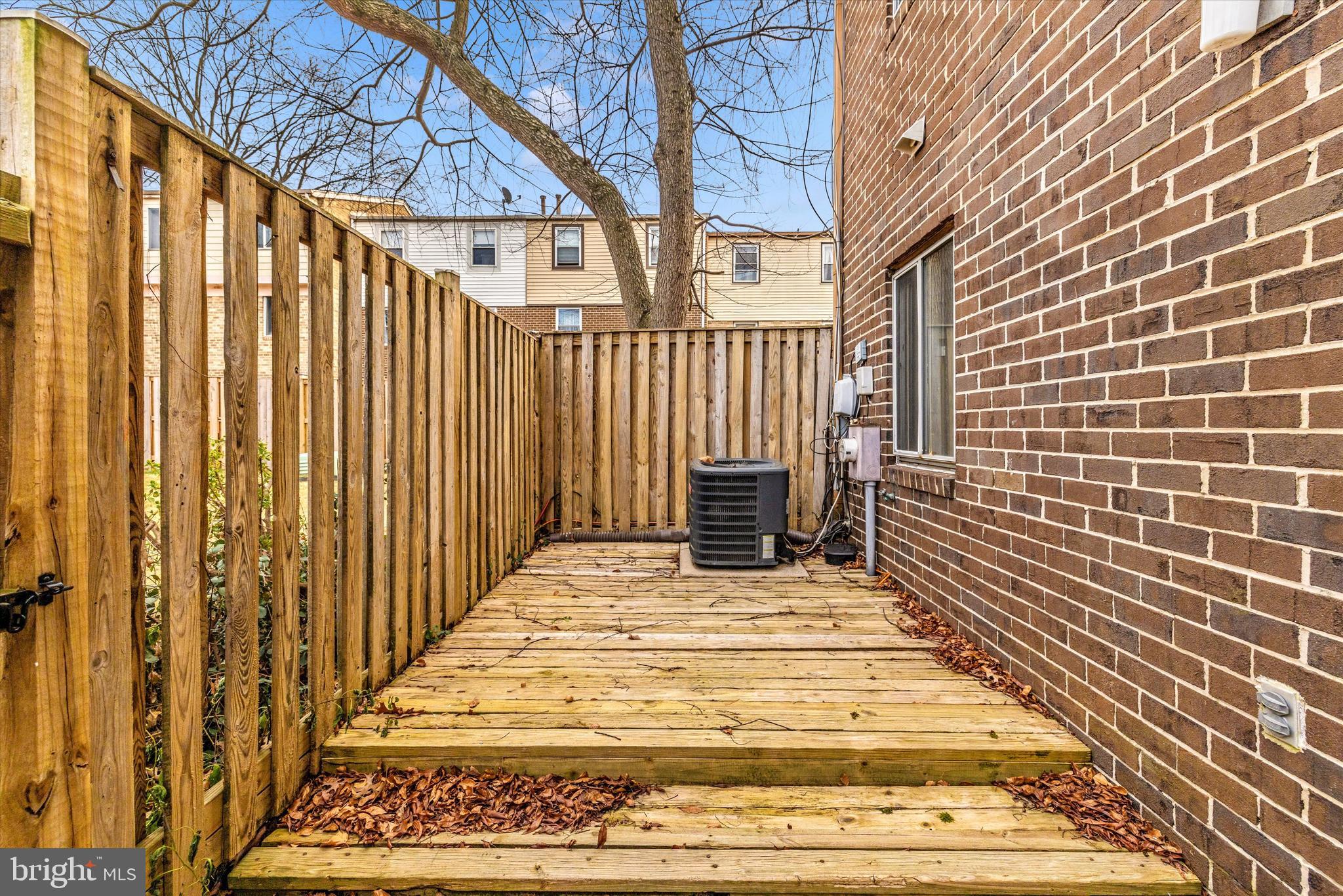 758 West Side Drive, Unit 7G Gaithersburg, MD 20878 - Photo 13 of 16 a view of wooden door