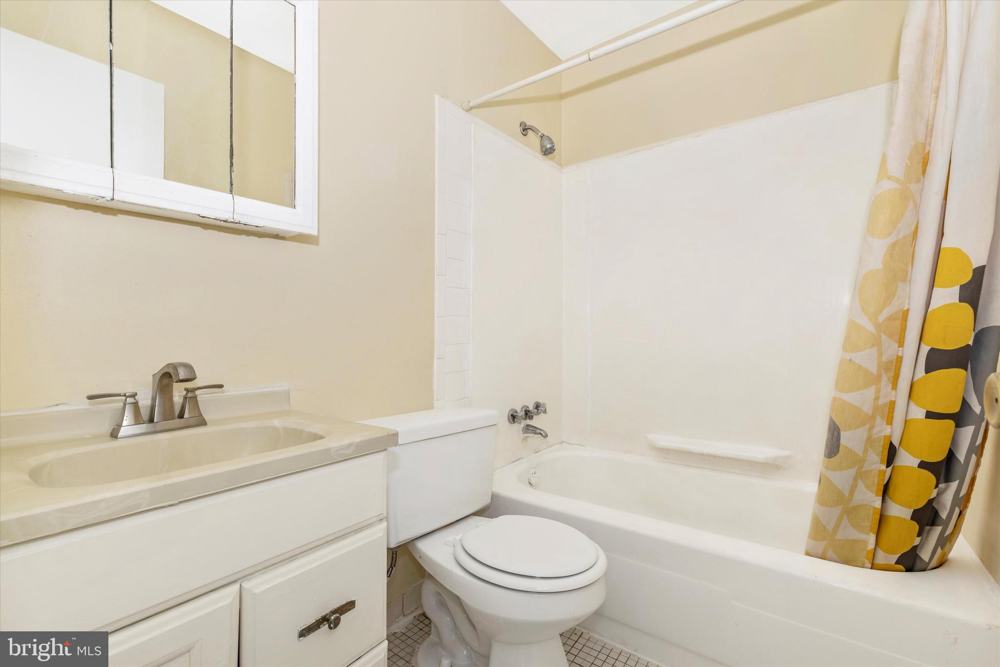 758 West Side Drive, Unit 7G Gaithersburg, MD 20878 - Photo 7 of 16 a bathroom with a sink and a mirror
