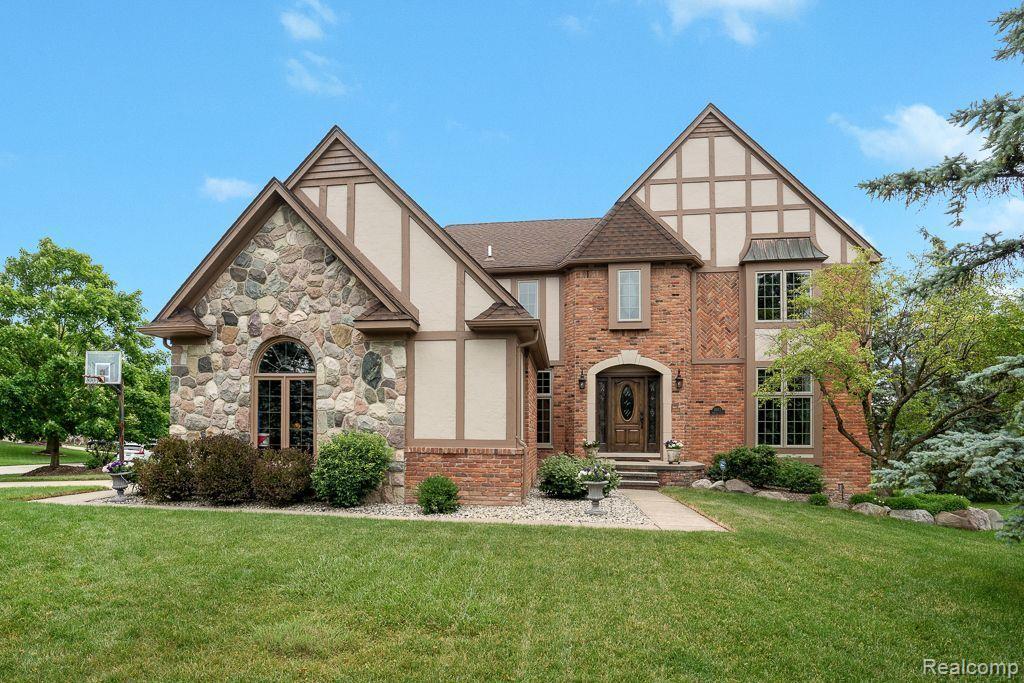 2072 Ridgefield Court Rochester Hills, MI 48306 - Photo 1 of 41