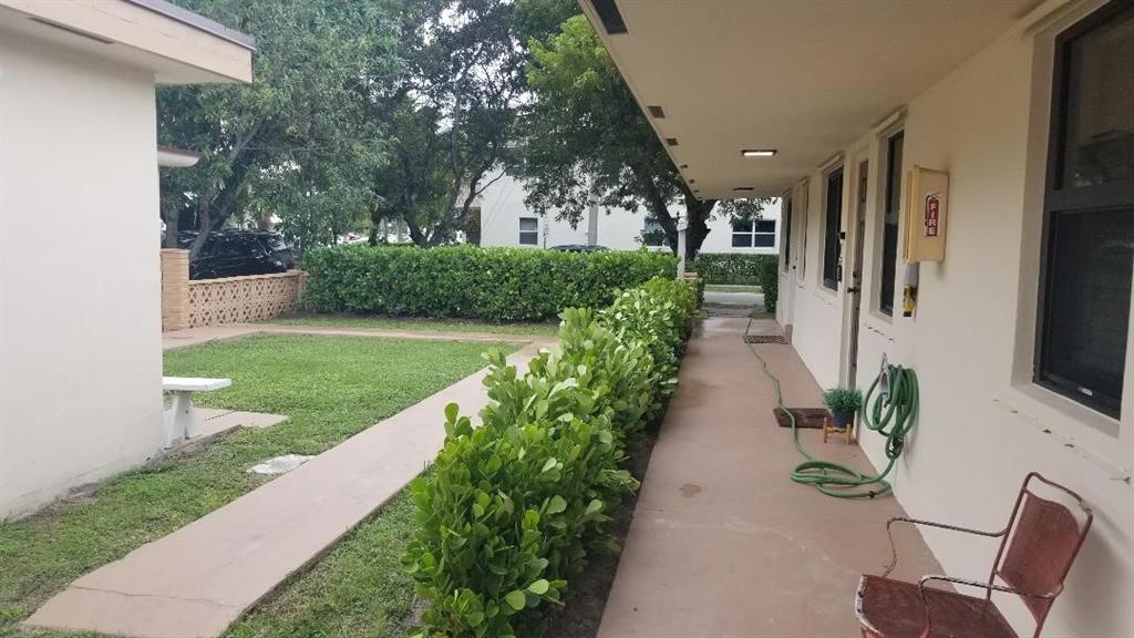 803 Northeast 8th Street Hallandale Beach, FL 33009 - Photo 5 of 38