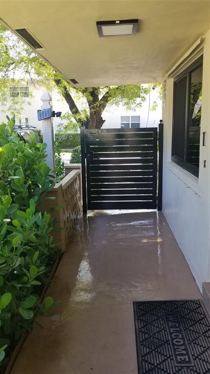 803 Northeast 8th Street Hallandale Beach, FL 33009 - Photo 9 of 38