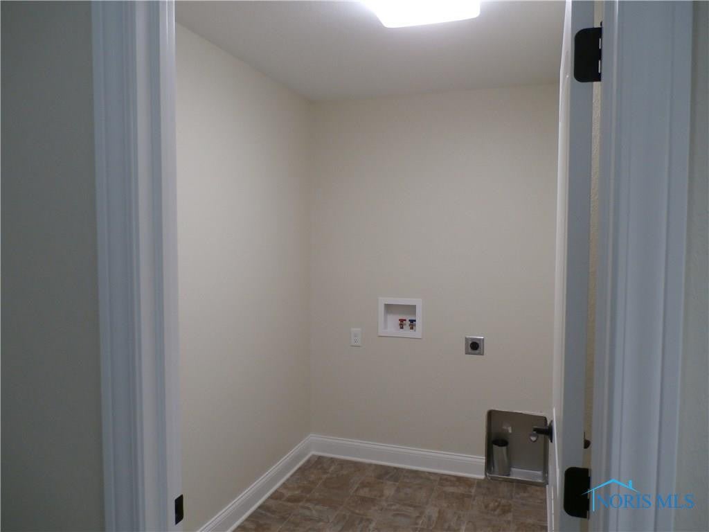 5912 Haefner Road Toledo, OH 43615 - Photo 8 of 19 Laundry