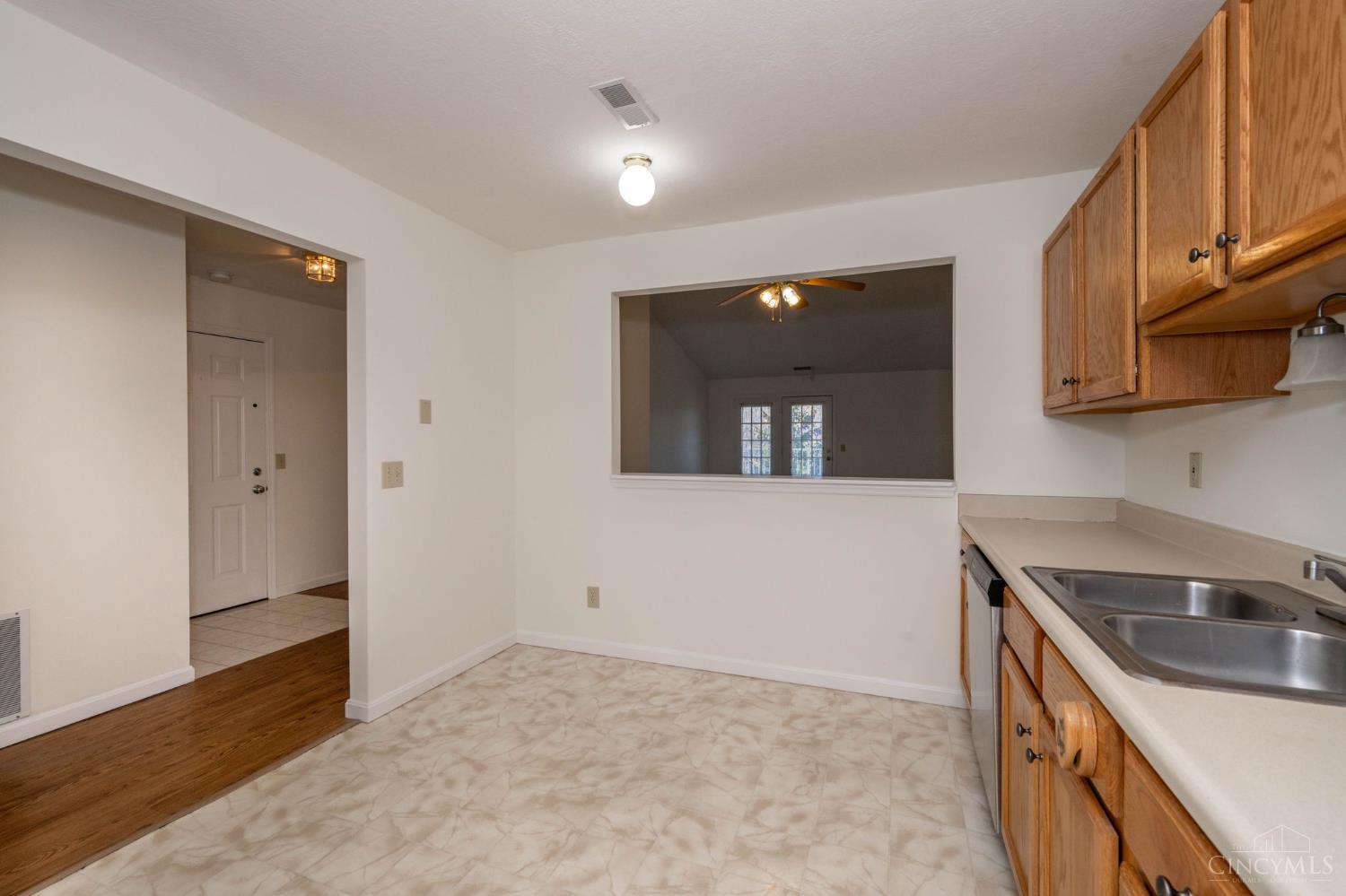 831 Neeb Road, Unit 4 Cincinnati, OH 45233 - Photo 17 of 38 Gallery Image 17