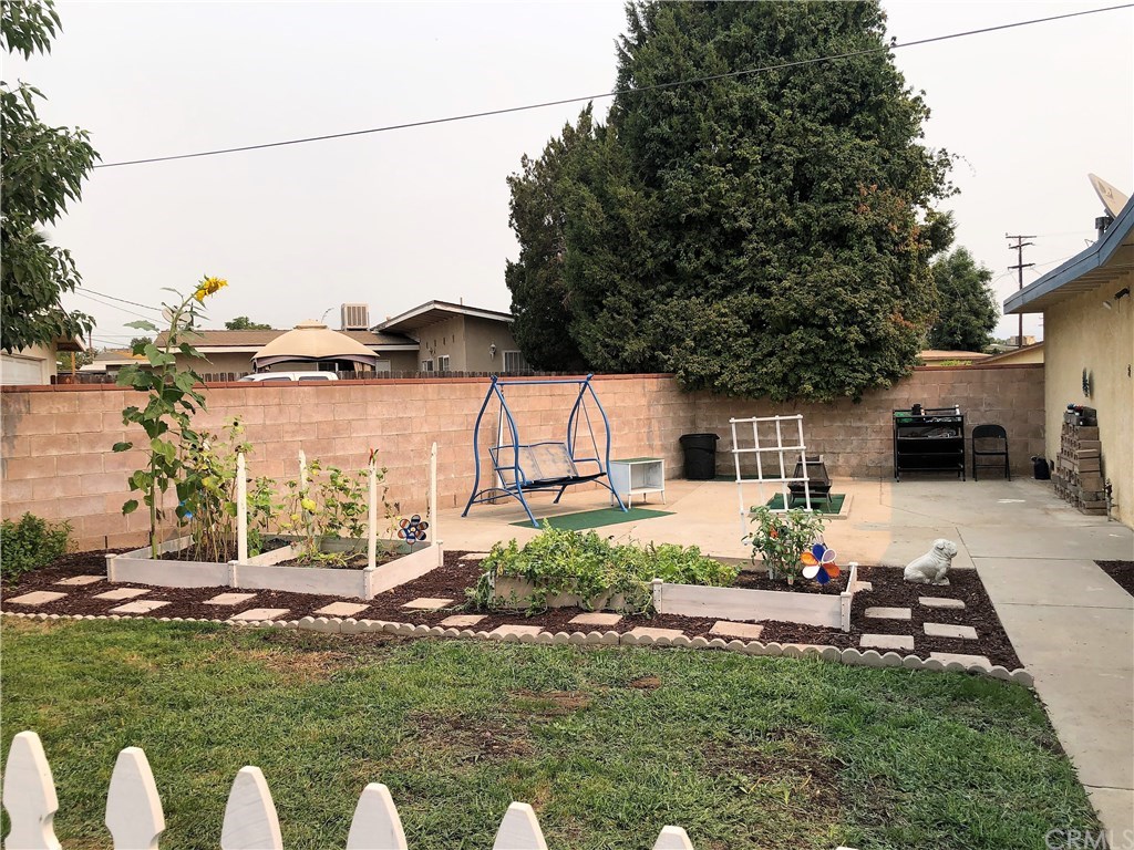 141 East Fromer Street Rialto, CA 92376 - Photo 19 of 21 Garden