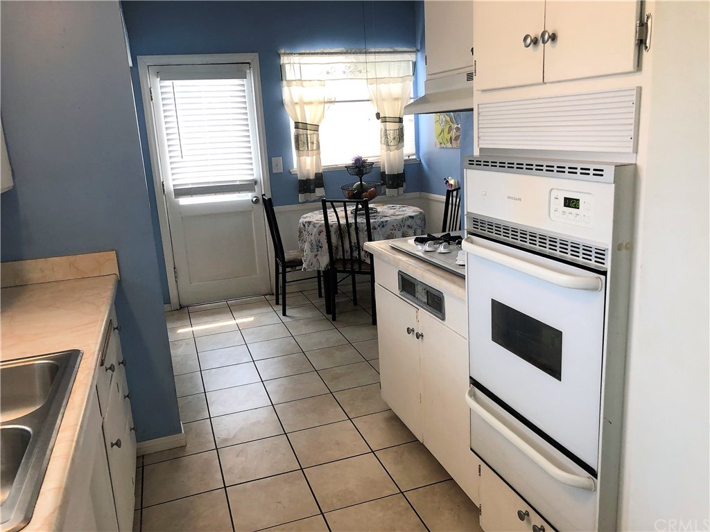 141 East Fromer Street Rialto, CA 92376 - Photo 4 of 21 Kitchen