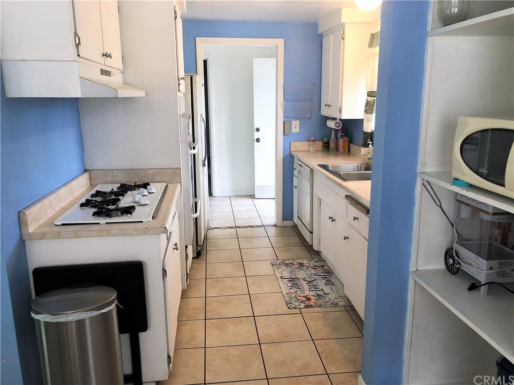 141 East Fromer Street Rialto, CA 92376 - Photo 5 of 21 Kitchen