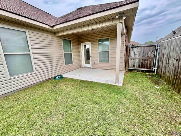 $229,900 | 32451 Curtis Cove Lane, Denham Springs, LA 70706