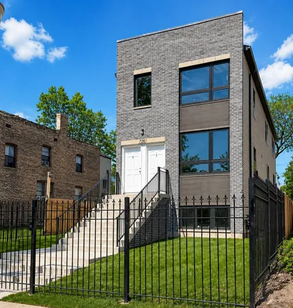 $3,000 | 736 North Pine Avenue, Unit 1, Chicago, IL 60644