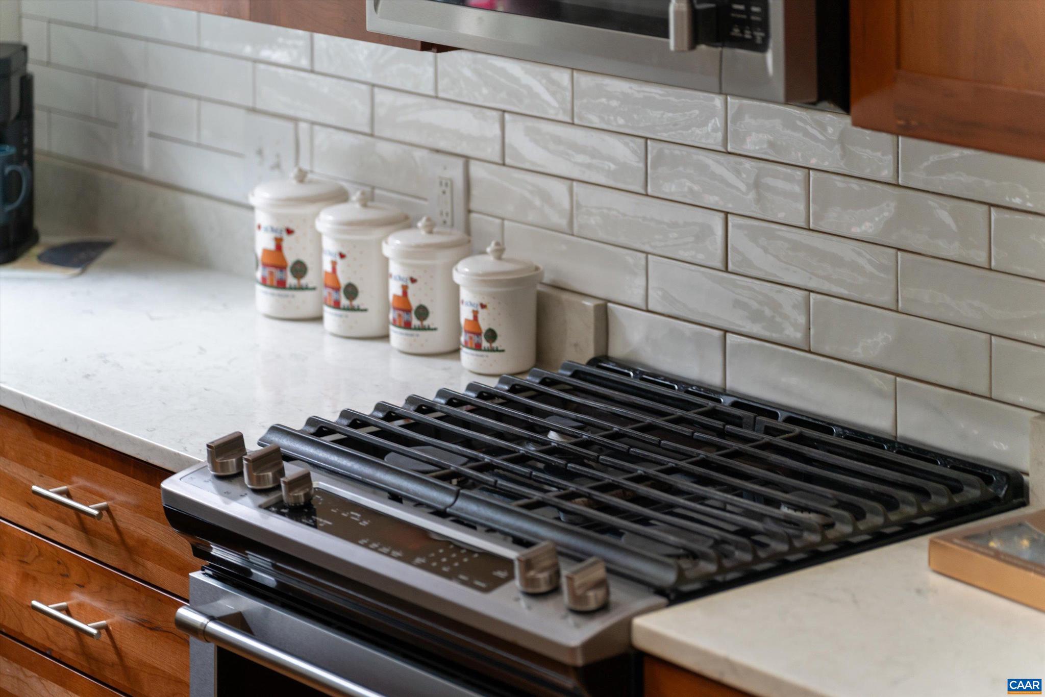 336 Bear Run Road Stanardsville, VA 22973 - Photo 23 of 67 a close up of a stove