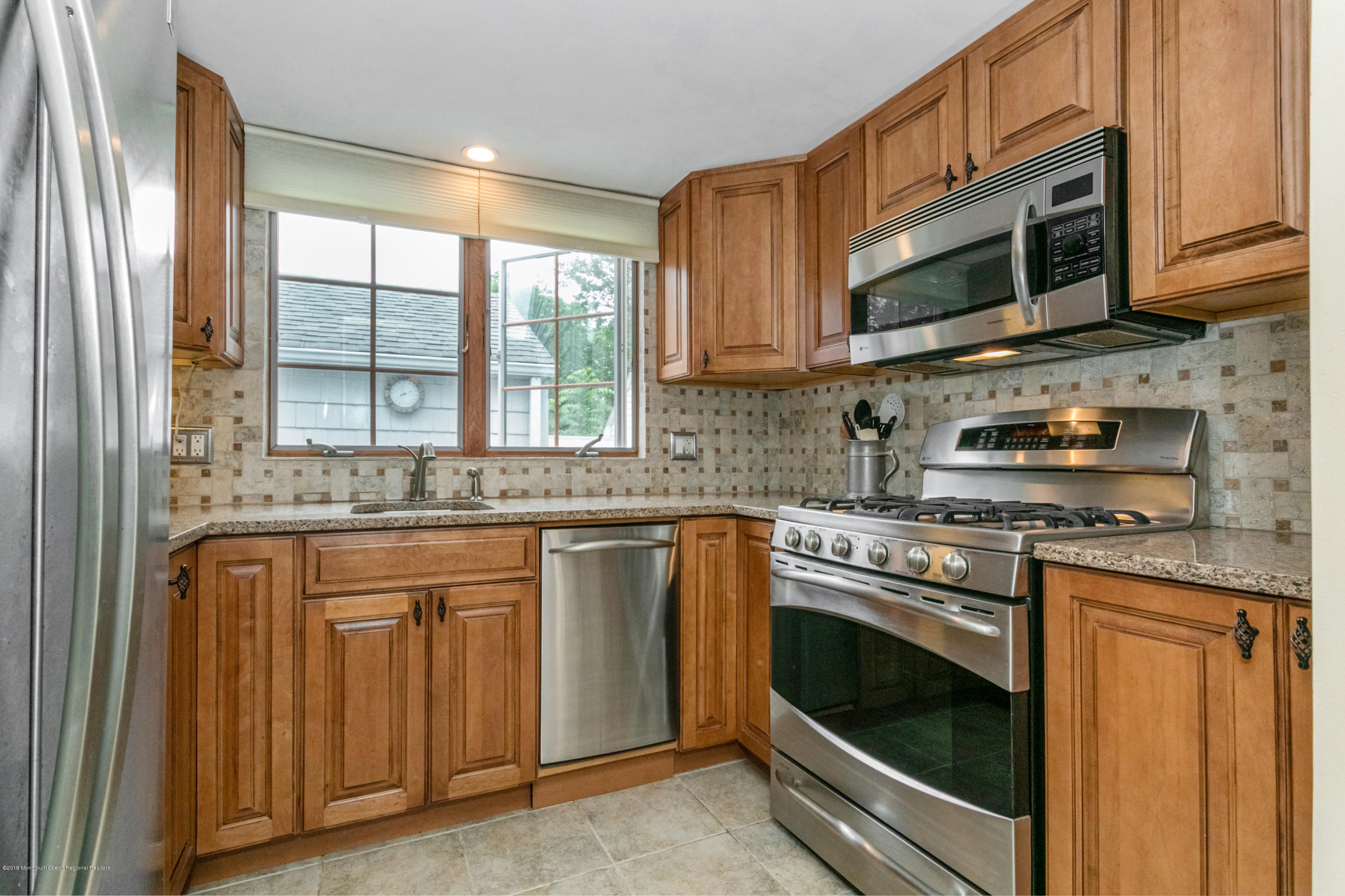 606 Locust Road Brielle, NJ 08730 - Photo 12 of 28 Newly updated kitchen
