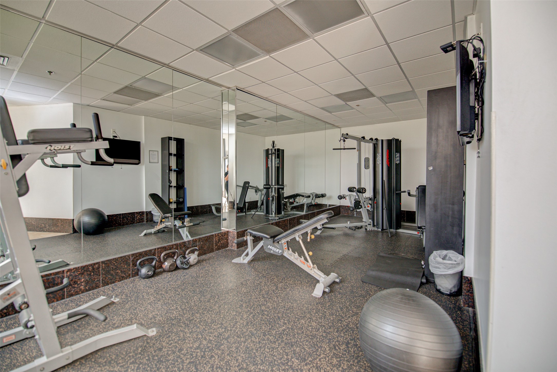 3525 Sage Road, Unit 407 Houston, TX 77056 - Photo 43 of 45 Fully equipped fitness area