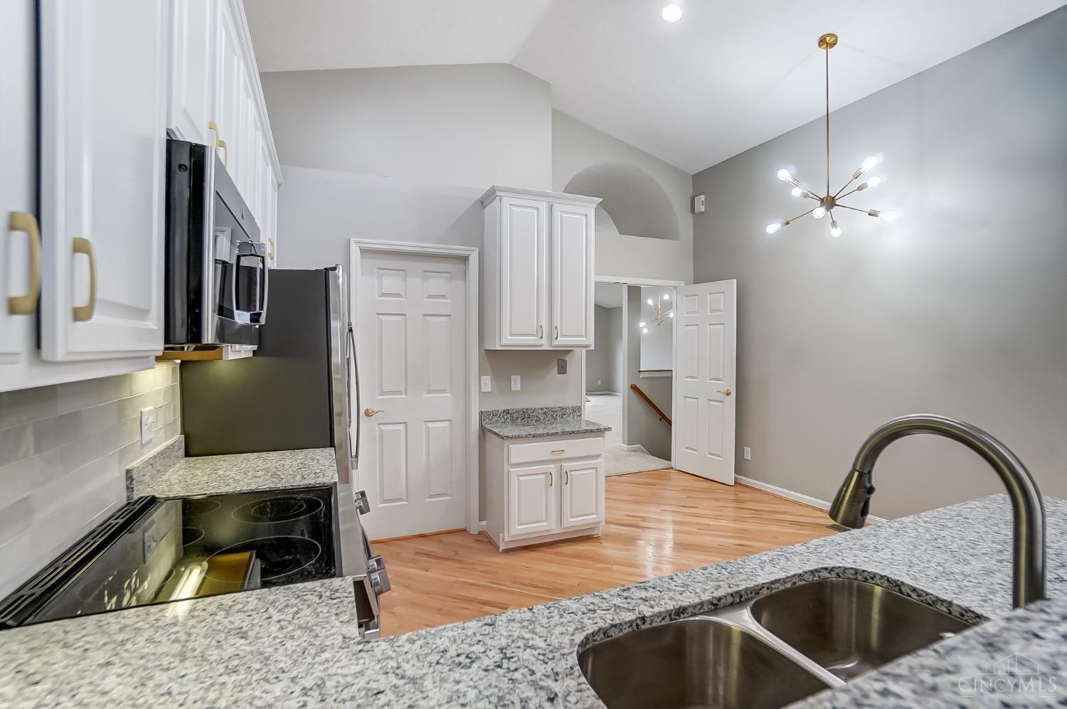 9941 Hunters Ridge Cincinnati, OH 45249 - Photo 6 of 52 Gallery Image 6