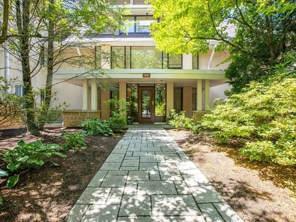 $1,550,000 | 206 Allandale Road, Unit 1B, Boston, MA 02467