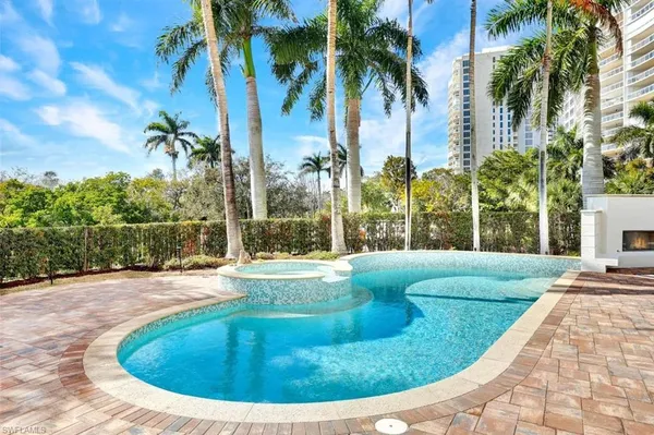 a view of a backyard with palm trees