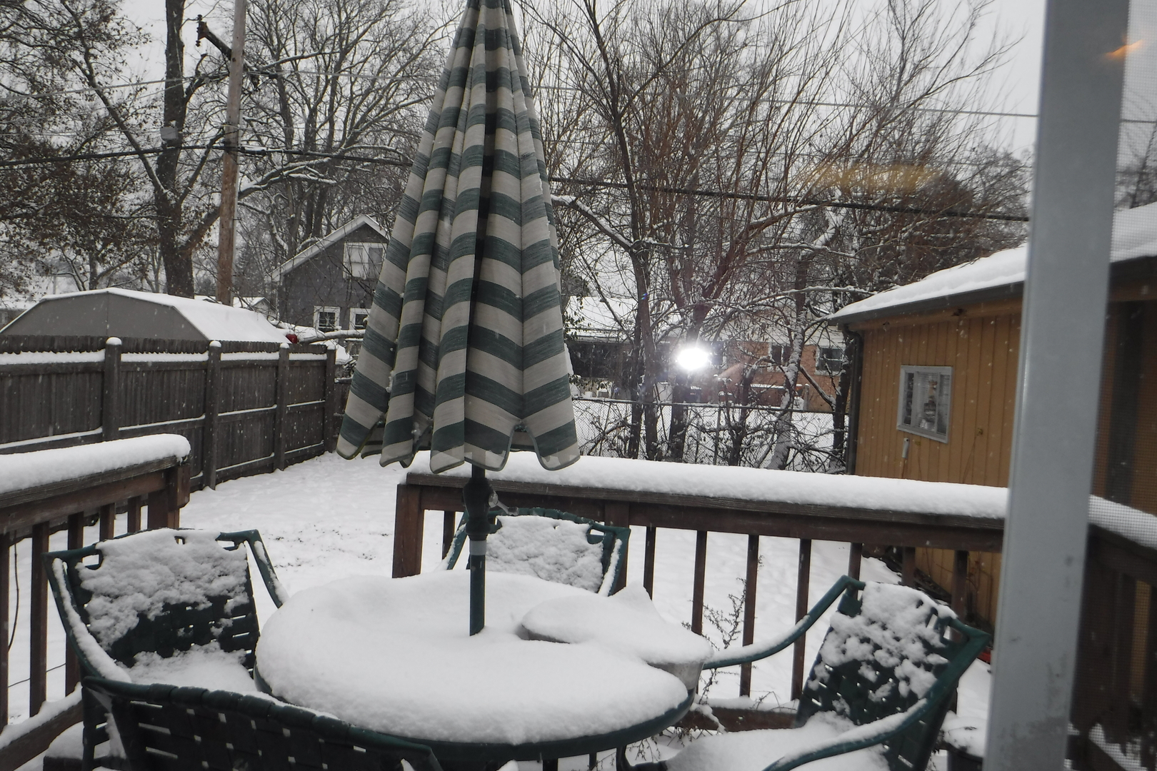 14447 Ridgeway Avenue Midlothian, IL 60445 - Photo 20 of 21 a balcony with table and chairs
