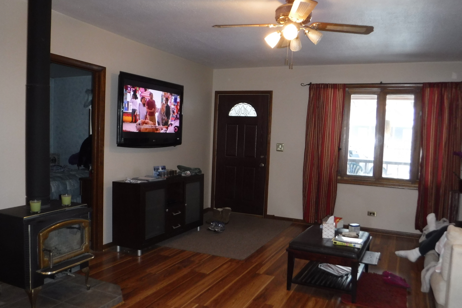 14447 Ridgeway Avenue Midlothian, IL 60445 - Photo 10 of 21 a living room with furniture and a flat screen tv