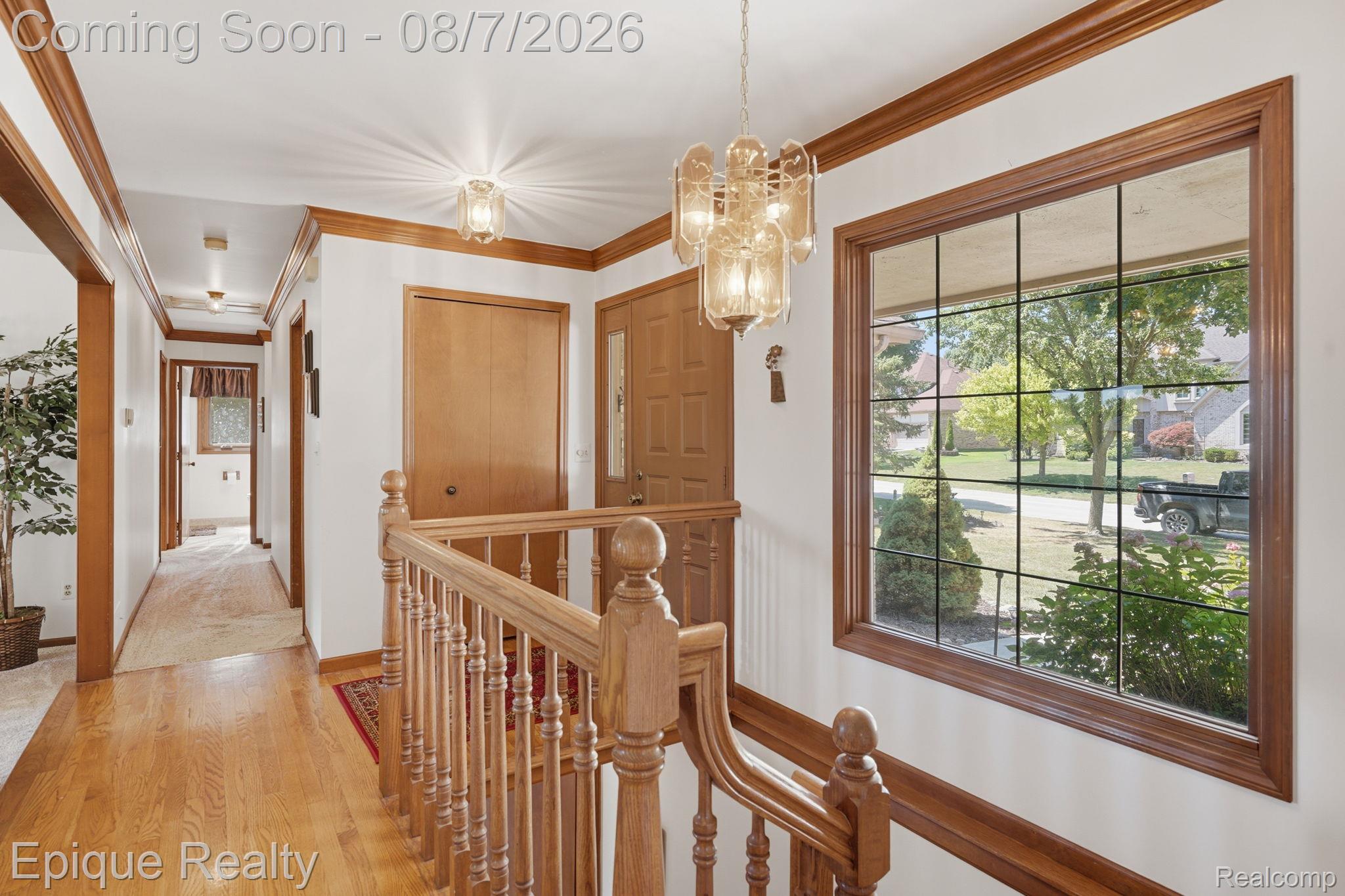 1162 Grandview Drive Rochester, MI 48306 - Photo 18 of 34 WOOD FLOORS & CROWN MOLDING.jpg
