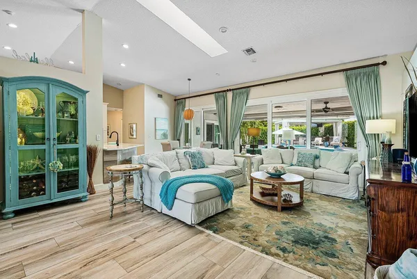$1,649,000 | 15925 Springhill Court, Wellington, FL 33414