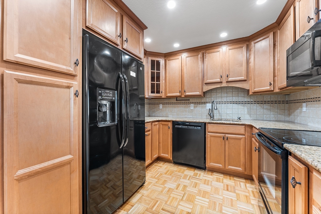 1 Summit Drive, Unit 58 Reading, MA 01867 - Photo 8 of 31