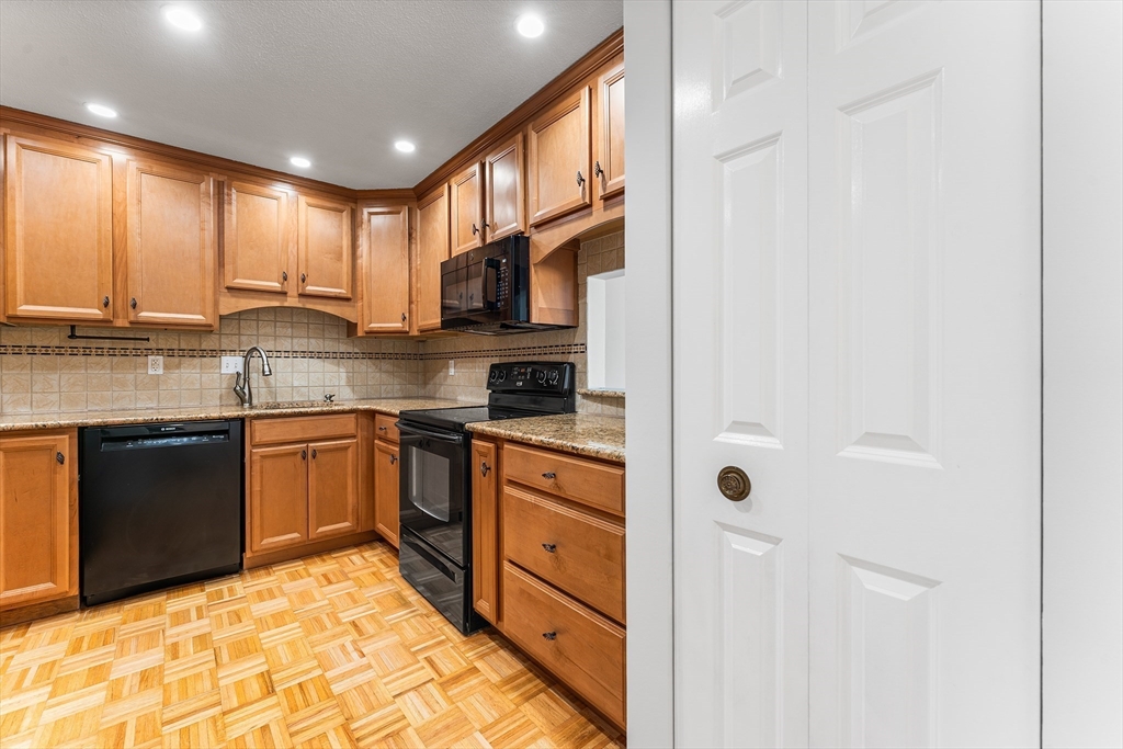 1 Summit Drive, Unit 58 Reading, MA 01867 - Photo 9 of 31