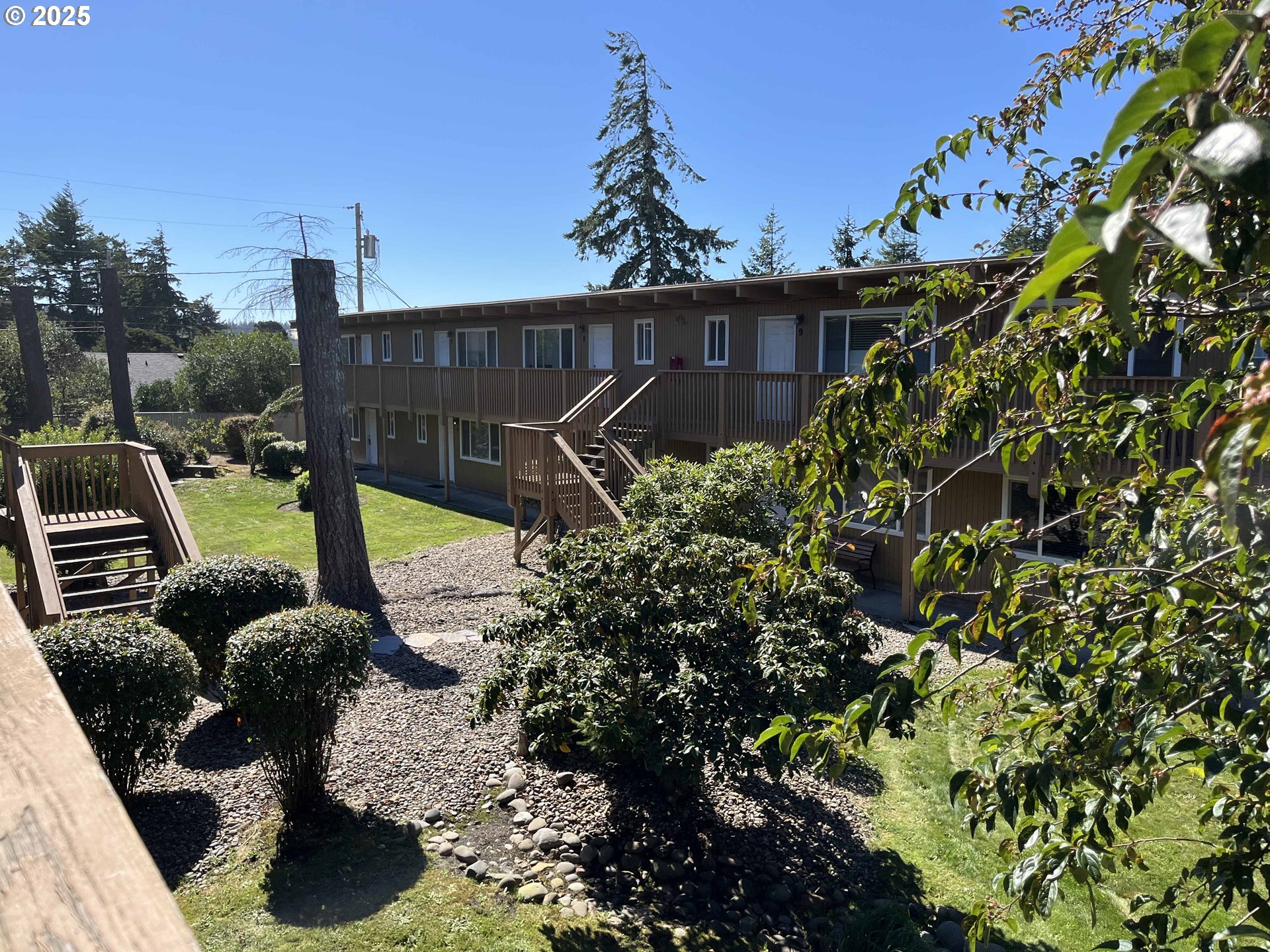 1260 10th Street, Unit 23 Florence, OR 97439 - Photo 17 of 19 a view of a garden with a fountain