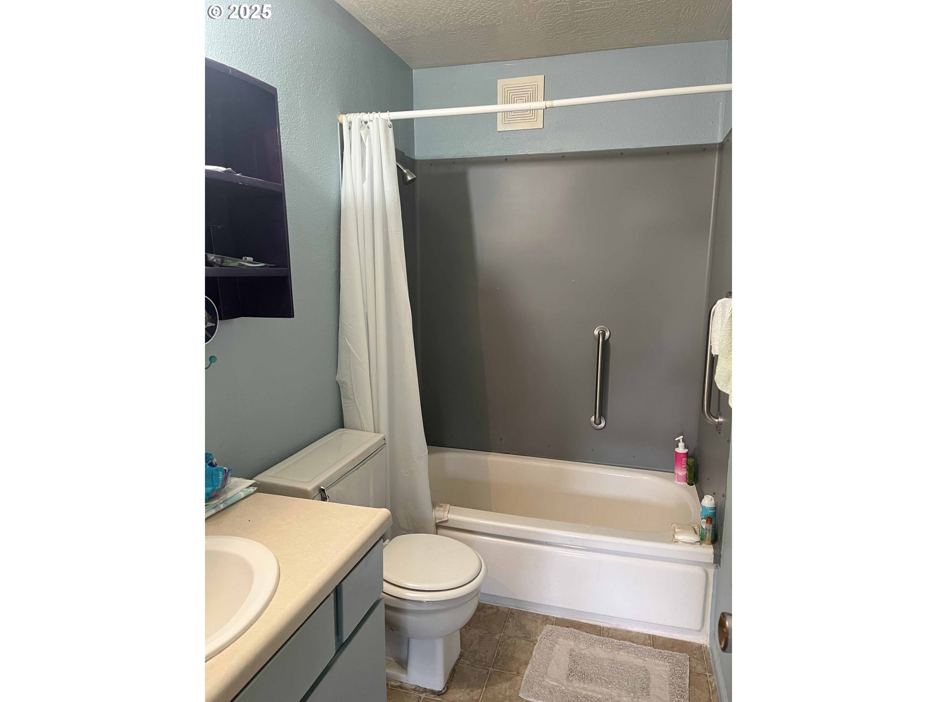 1260 10th Street, Unit 23 Florence, OR 97439 - Photo 10 of 19 a bathroom with a toilet and a bathtub
