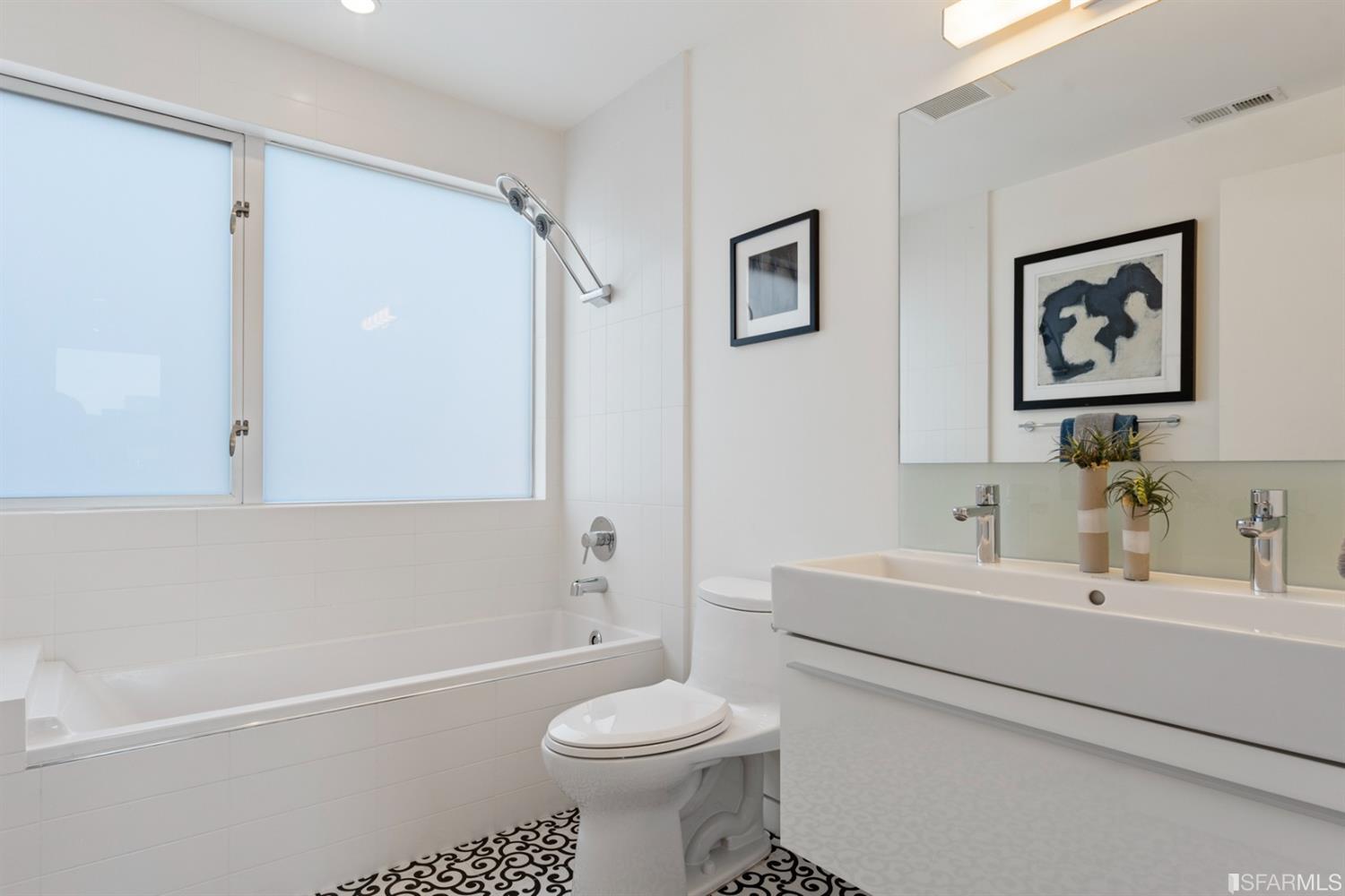 172 Prentiss Street San Francisco, CA 94110 - Photo 37 of 73 Guest bath