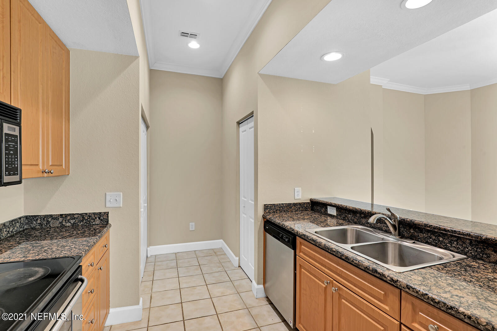 9745 Touchton Road, Unit 2228 Jacksonville, FL 32246 - Photo 14 of 53 Kitchen 3