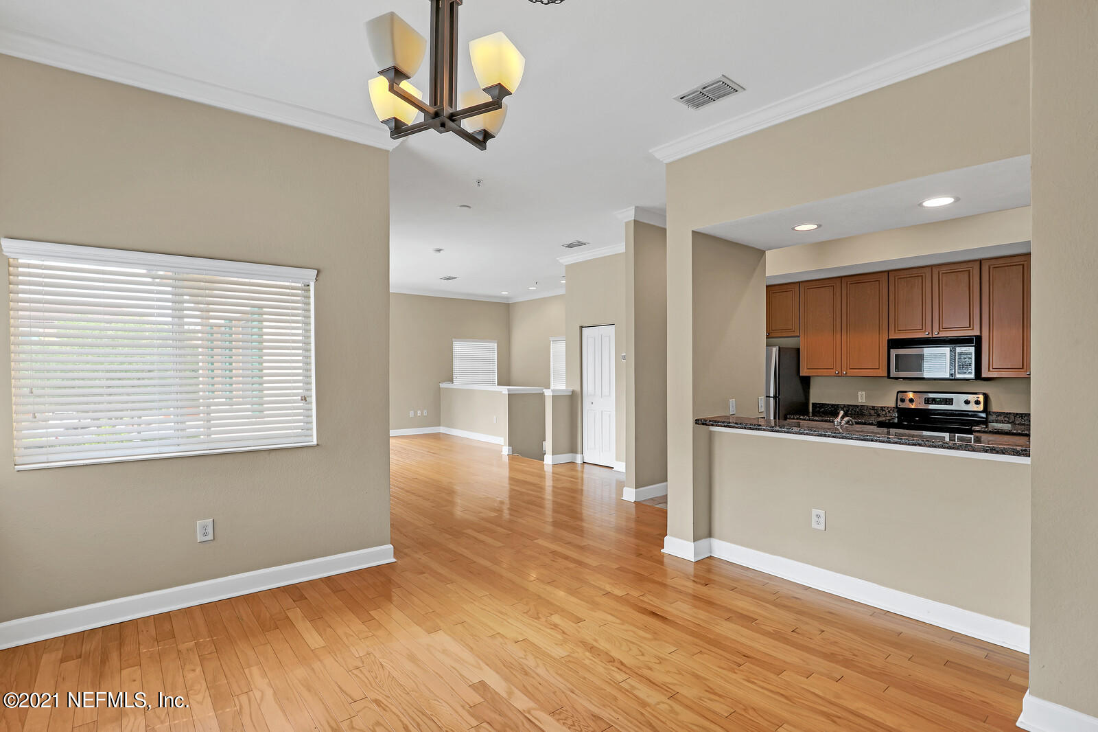 Dining Area/Breakfast Bar