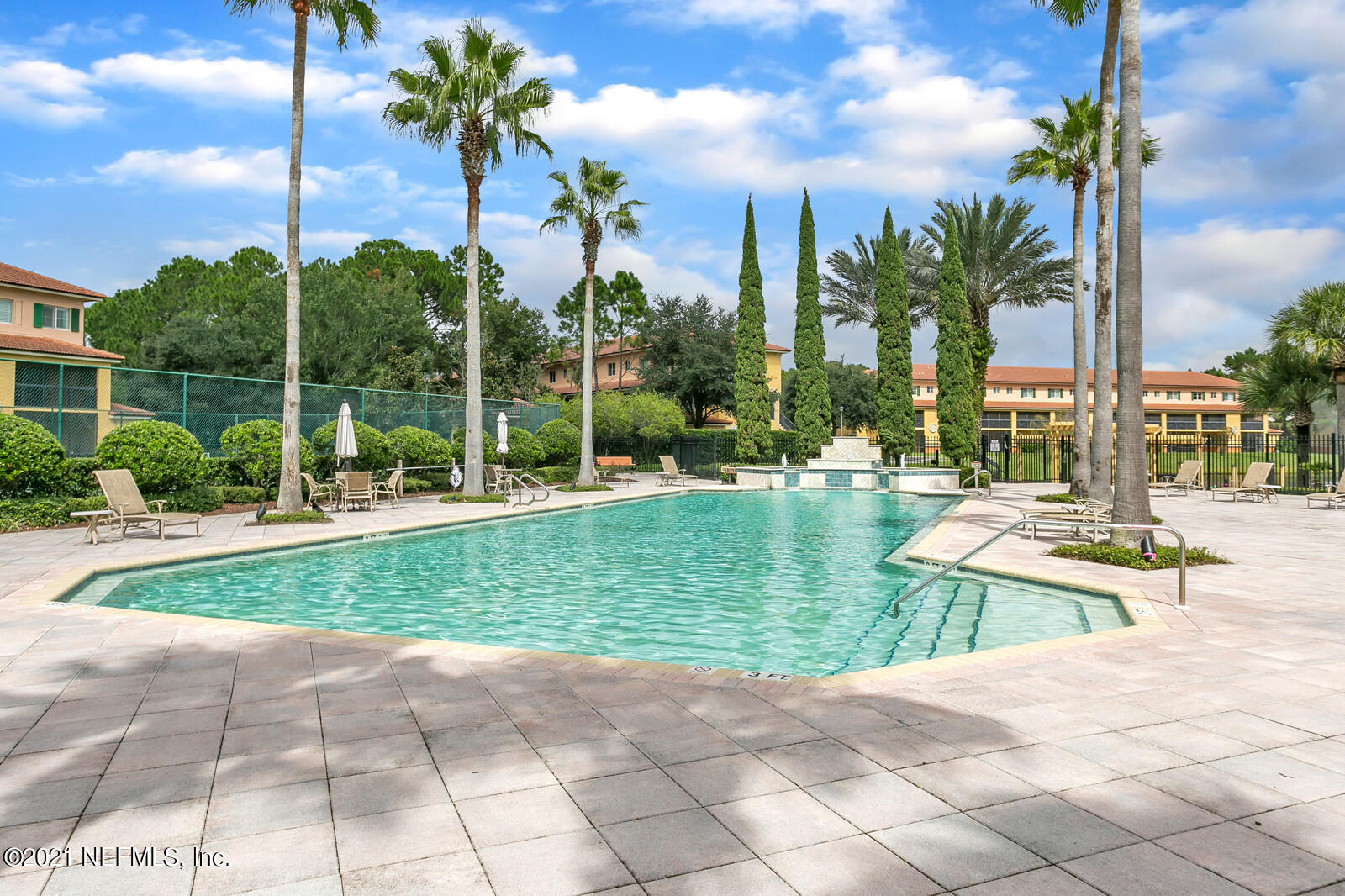 Club Pool 1