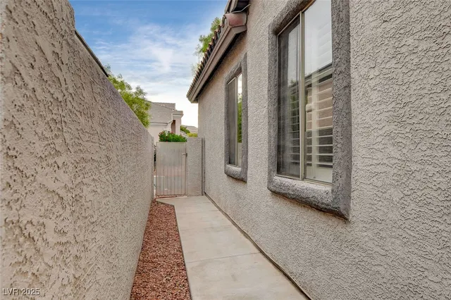 $3,790 | 2794 Glen Port Street, Las Vegas, NV 89135