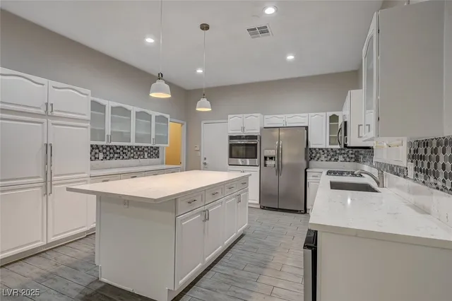$3,790 | 2794 Glen Port Street, Las Vegas, NV 89135