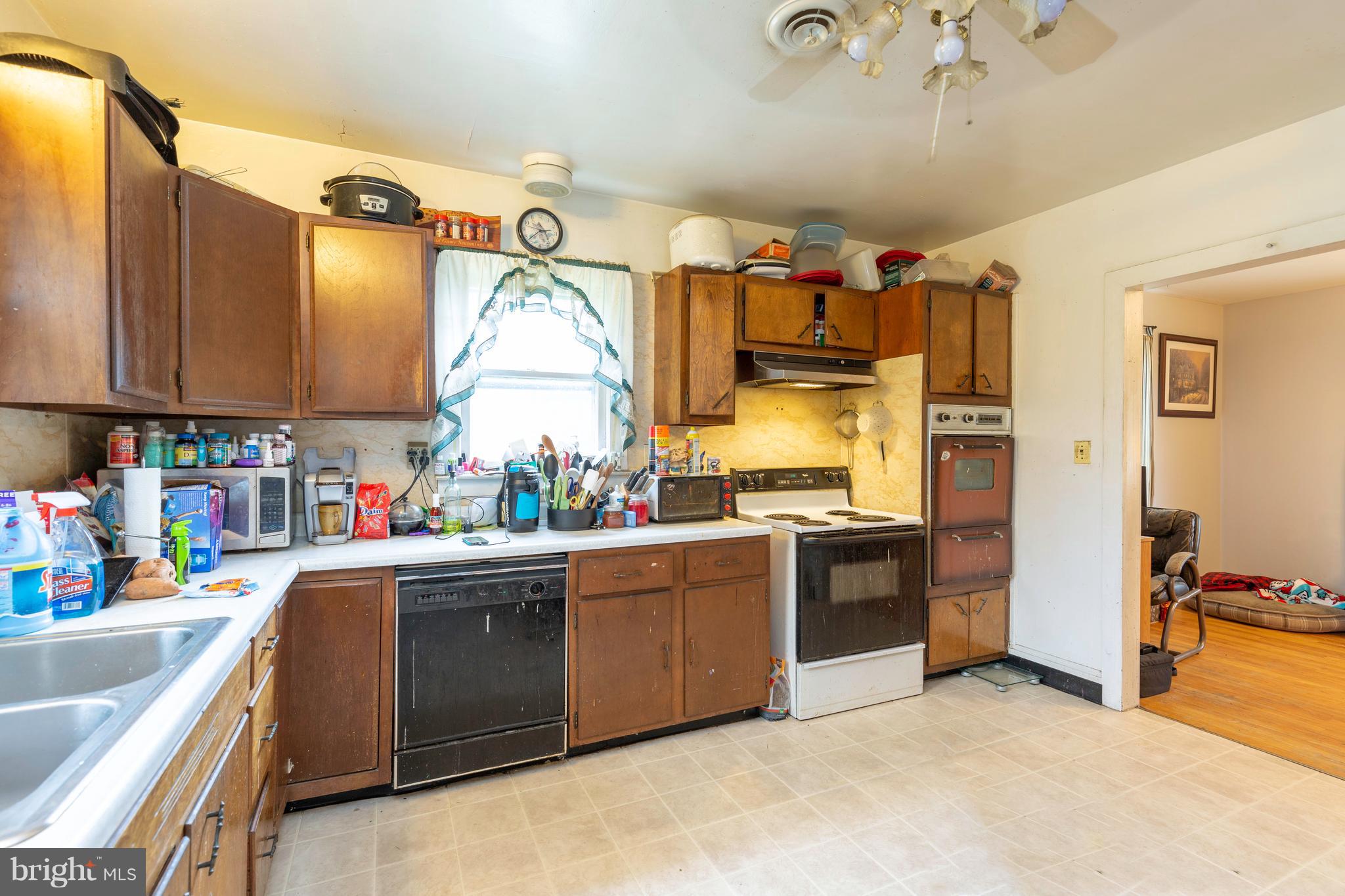 8177 Solley Road Pasadena, MD 21122 - Photo 9 of 14 Kitchen
