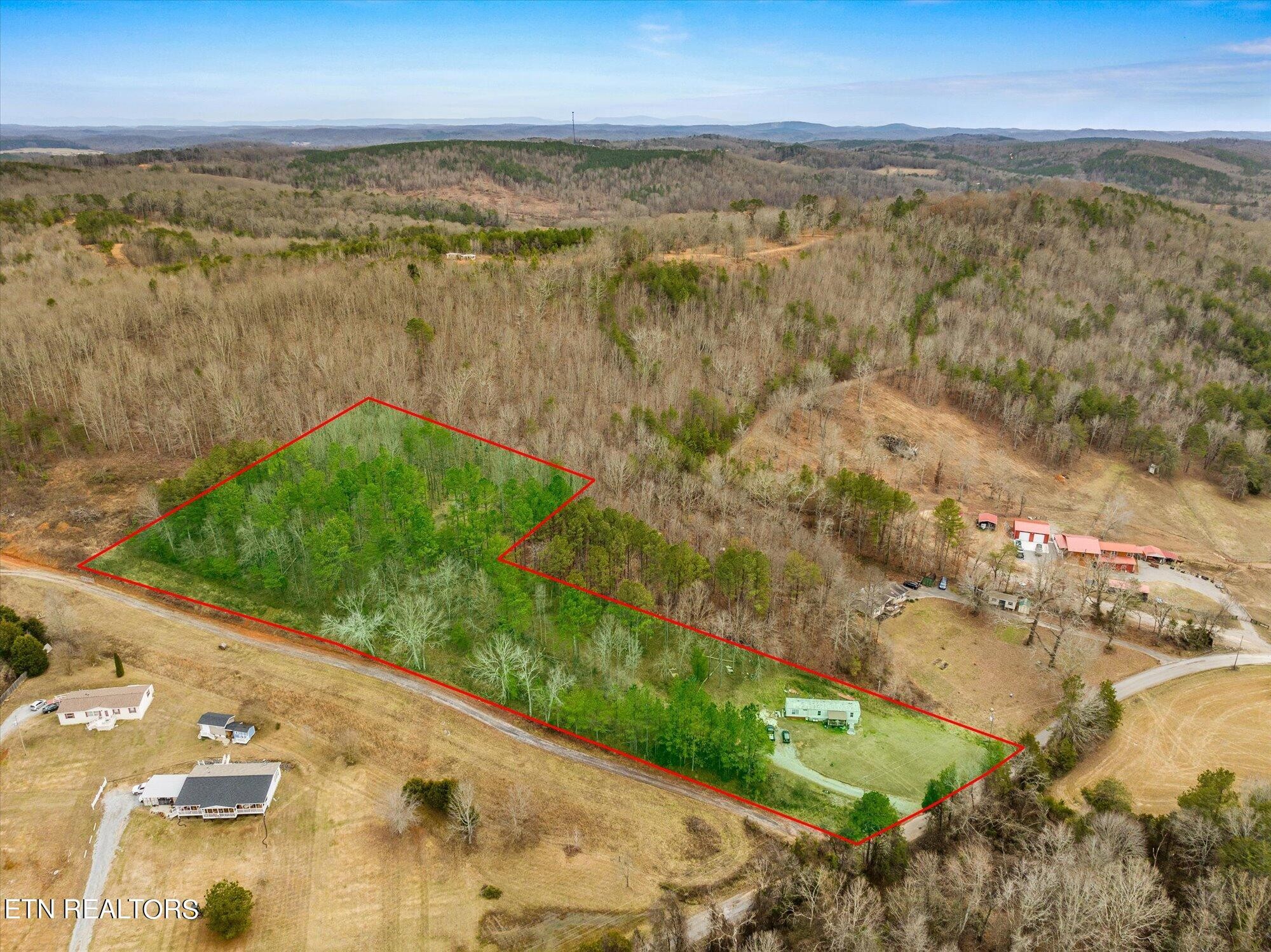 2785 Wasson Road Ten Mile, TN 37880 - Photo 2 of 16 a view of city and ocean