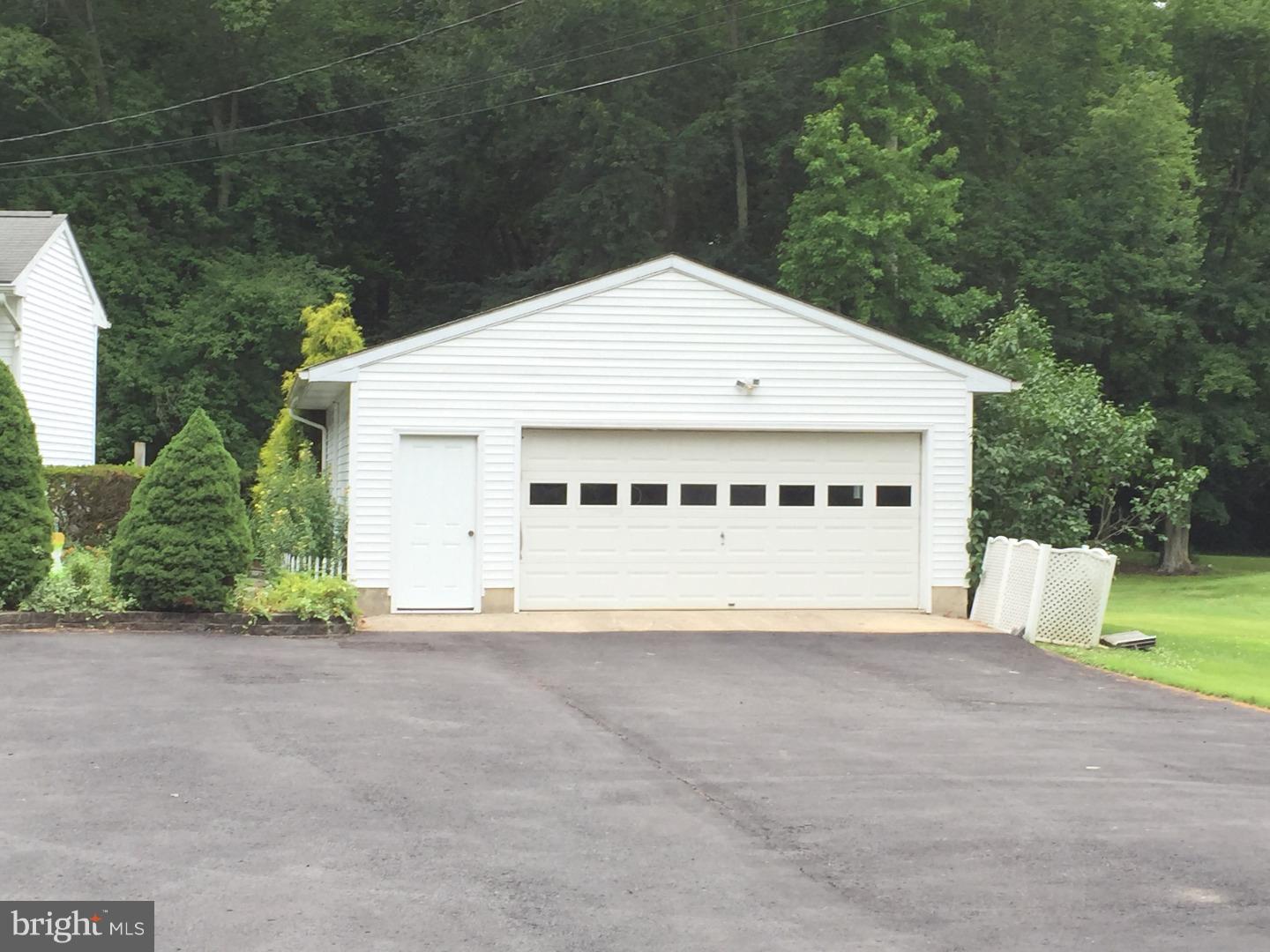 21 Stockington Road Woodstown, NJ 08098 - Photo 8 of 8 Garage