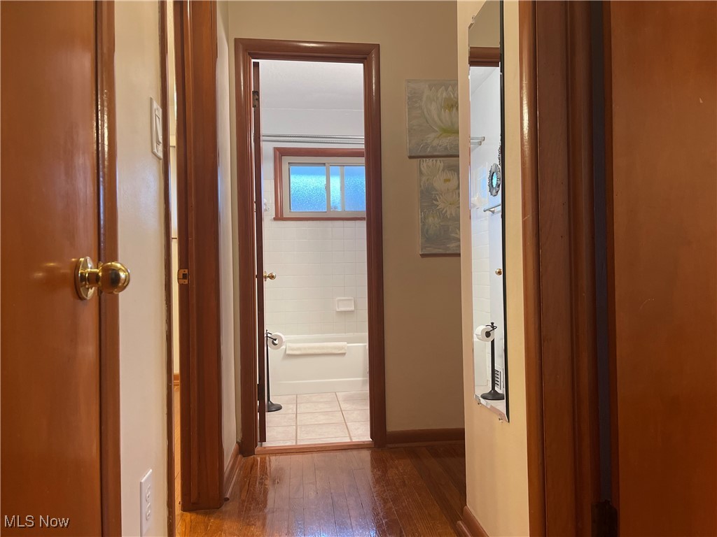 835 Pendley Road Willowick, OH 44095 - Photo 15 of 27 Hallway to bedrooms and bathroom