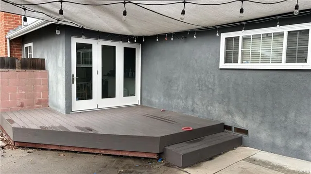 a view of backyard with a ceiling fan