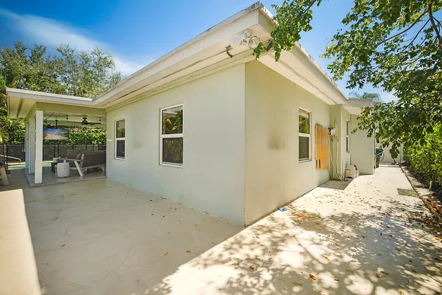 a house view with a outdoor space